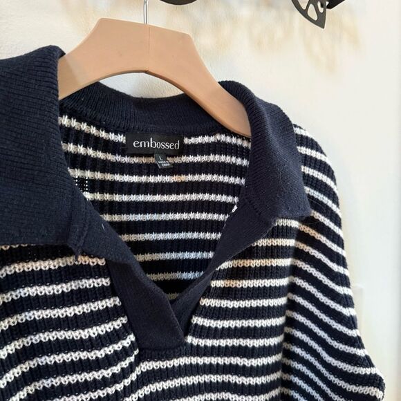 Embossed Striped Split V Neck Knit Sweater in Navy and White L - Picture 6 of 12